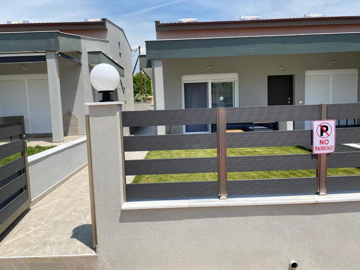 Lili Houses In Nikiti 350M From The Beach Εξωτερικό φωτογραφία